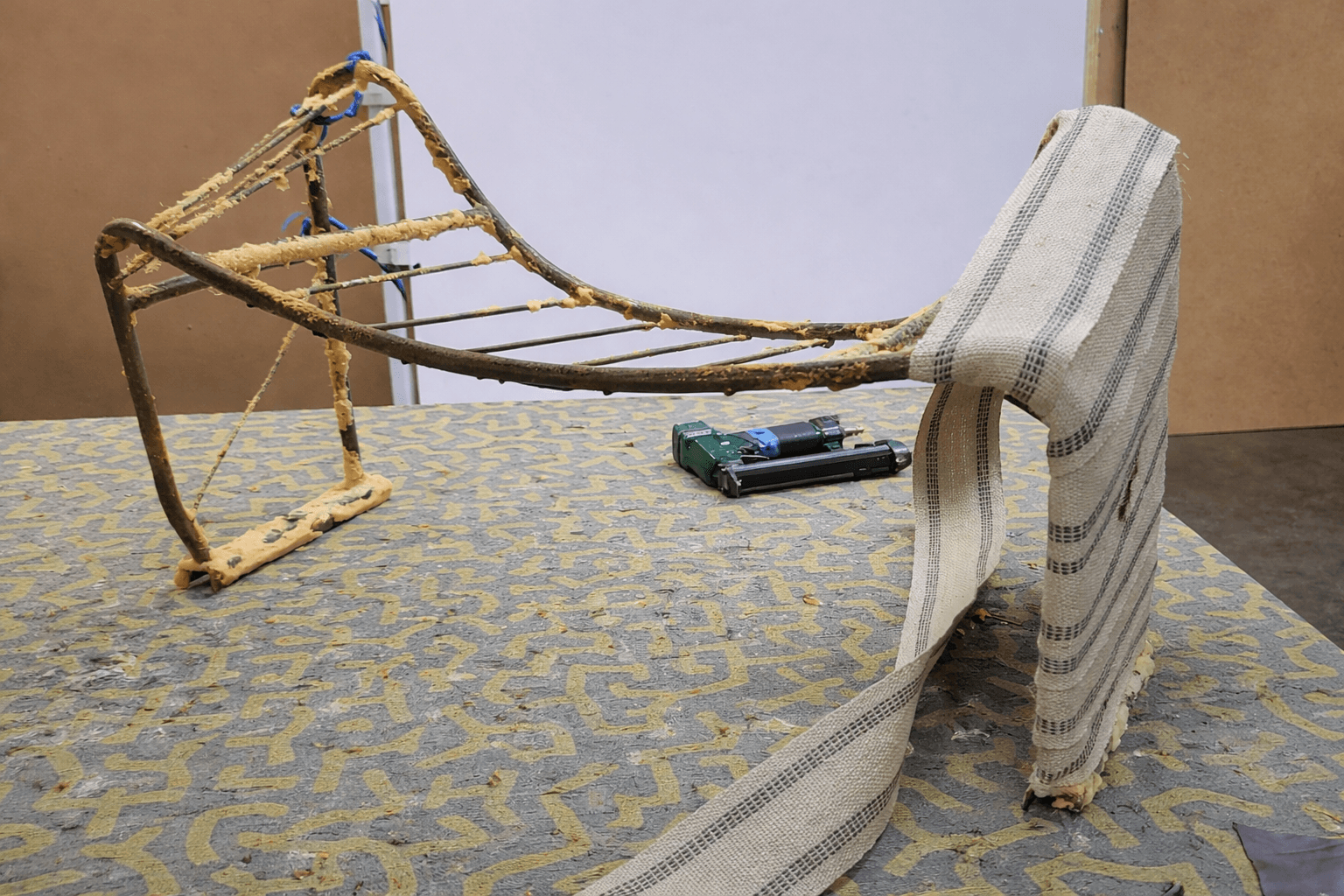 Pierre Paulin Groovy Chair (F-580) - Image 3